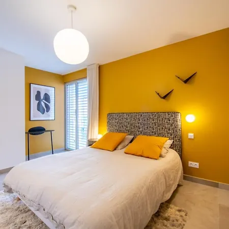 Luxury Apartment In A Residence In Saint Tropez Apartamento