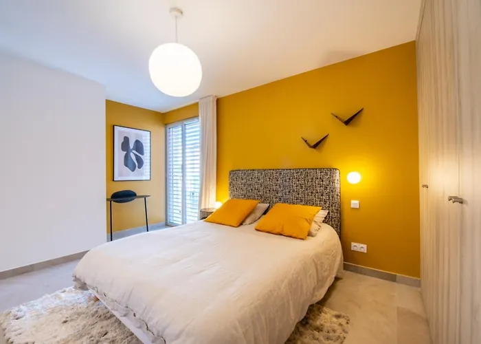 Luxury Apartment In A Residence In Saint Tropez Apartman